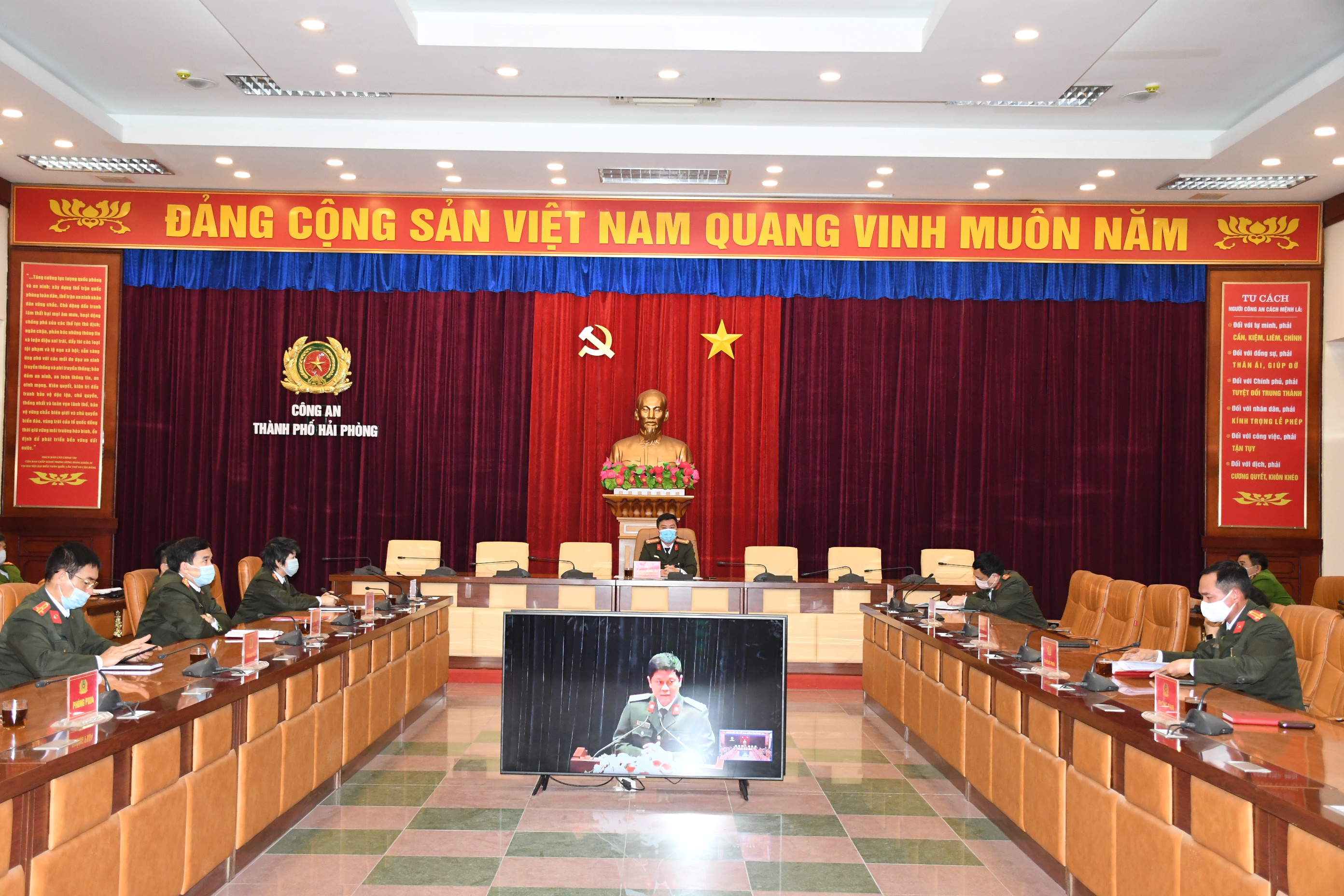 Lực lượng Công an nhân dân triển khai cấp bách các biện pháp phòng, chống dịch COVID-19 trong tình hình mới